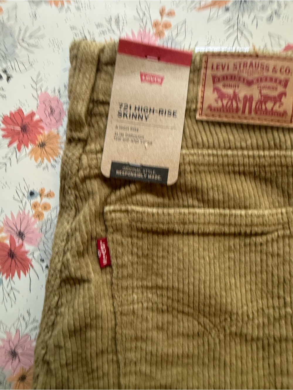 Levi's High-Rise Skinny Corduroy Jeans - Women’s - Picture 2 of 3